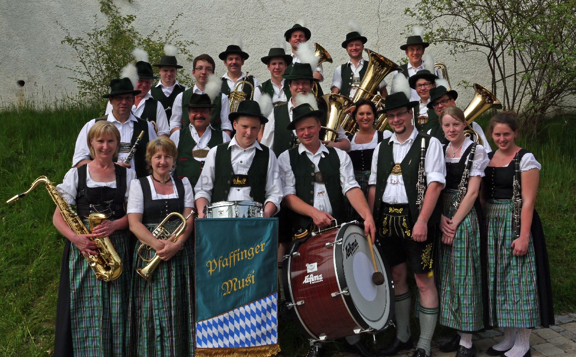 http://www.pfaffinger-musi.de/wp-content/uploads/2015/01/Gruppenbild_HP_Startseite-1.jpg